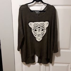 Sweater with lion